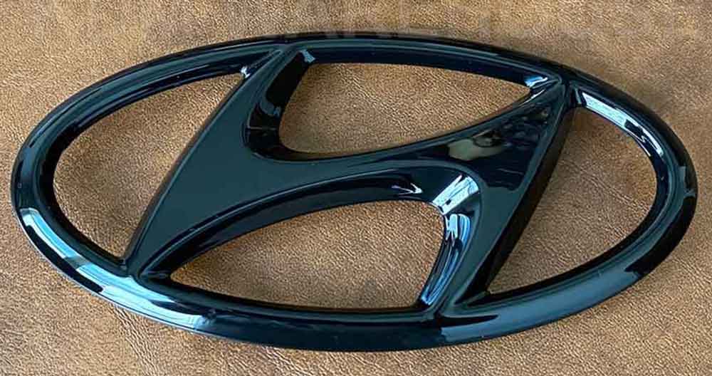 2023+ Palisade Factory Hyundai Front Emblem in Glossy Black