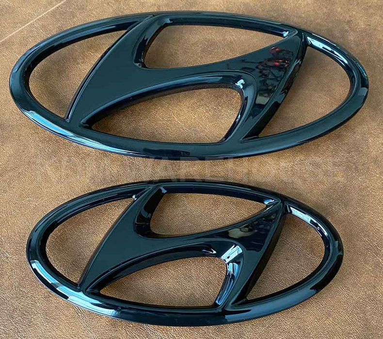 2020-2024 Palisade Factory Hyundai Emblem Set in Glossy Black or Carbon Fiber Style