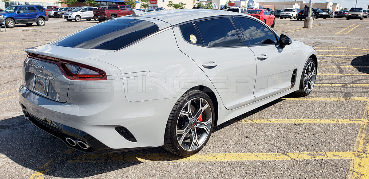 Body-Colored Rear-Side Reflector Set for the Kia Stinger